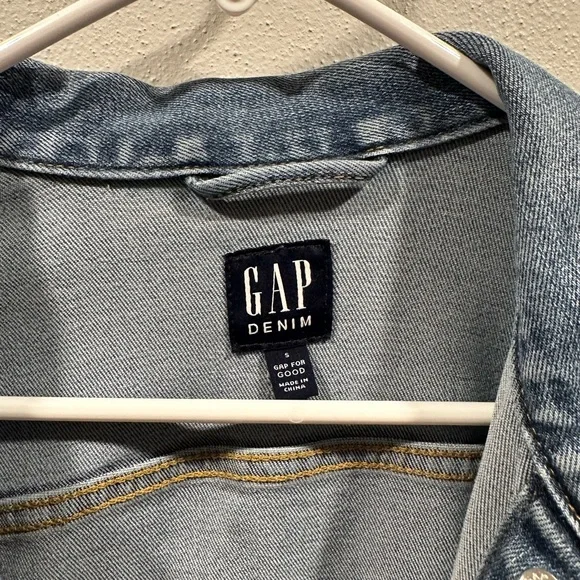 GAP Blue Jean Jacket Classic Denim Style - Picture 2 of 3